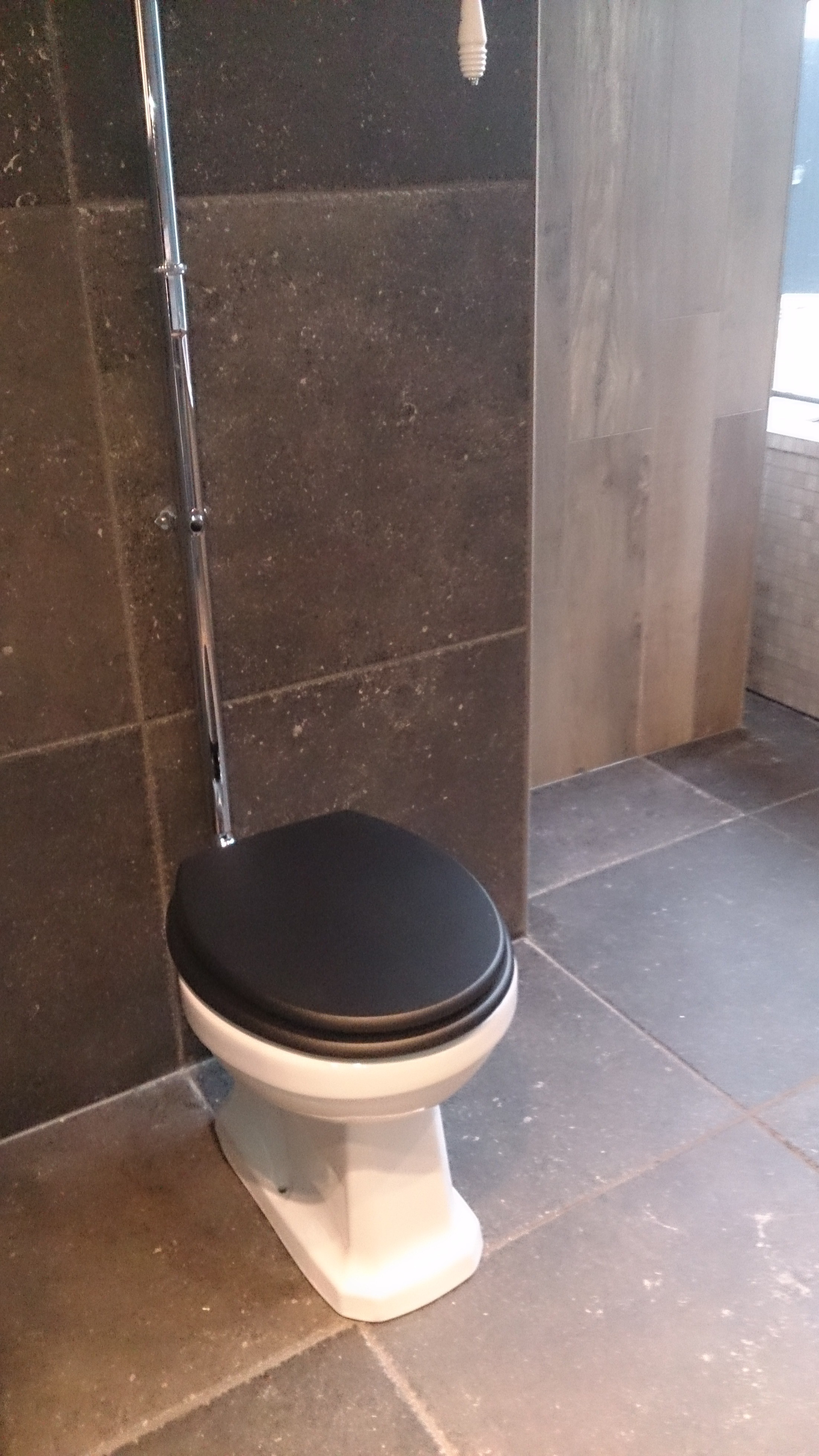 Badexclusief en Eurovite voor uw Burlington sanitair en tegelwerk.