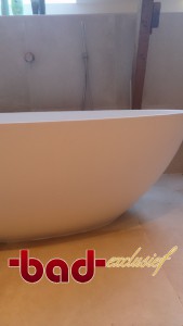 badexclusief te groningen & een schiterend uitgevoerd ontwerp met een solid surface vrijstaand bad .
