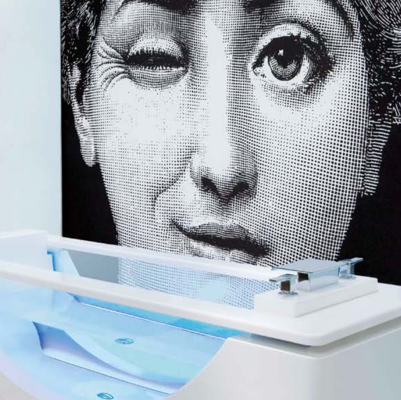 THG Paris en Badexclusief dé badkamerarchitect uit Groningen met luxe badkamer en luxe sanitair uit de collectie Urban van Fornasetti